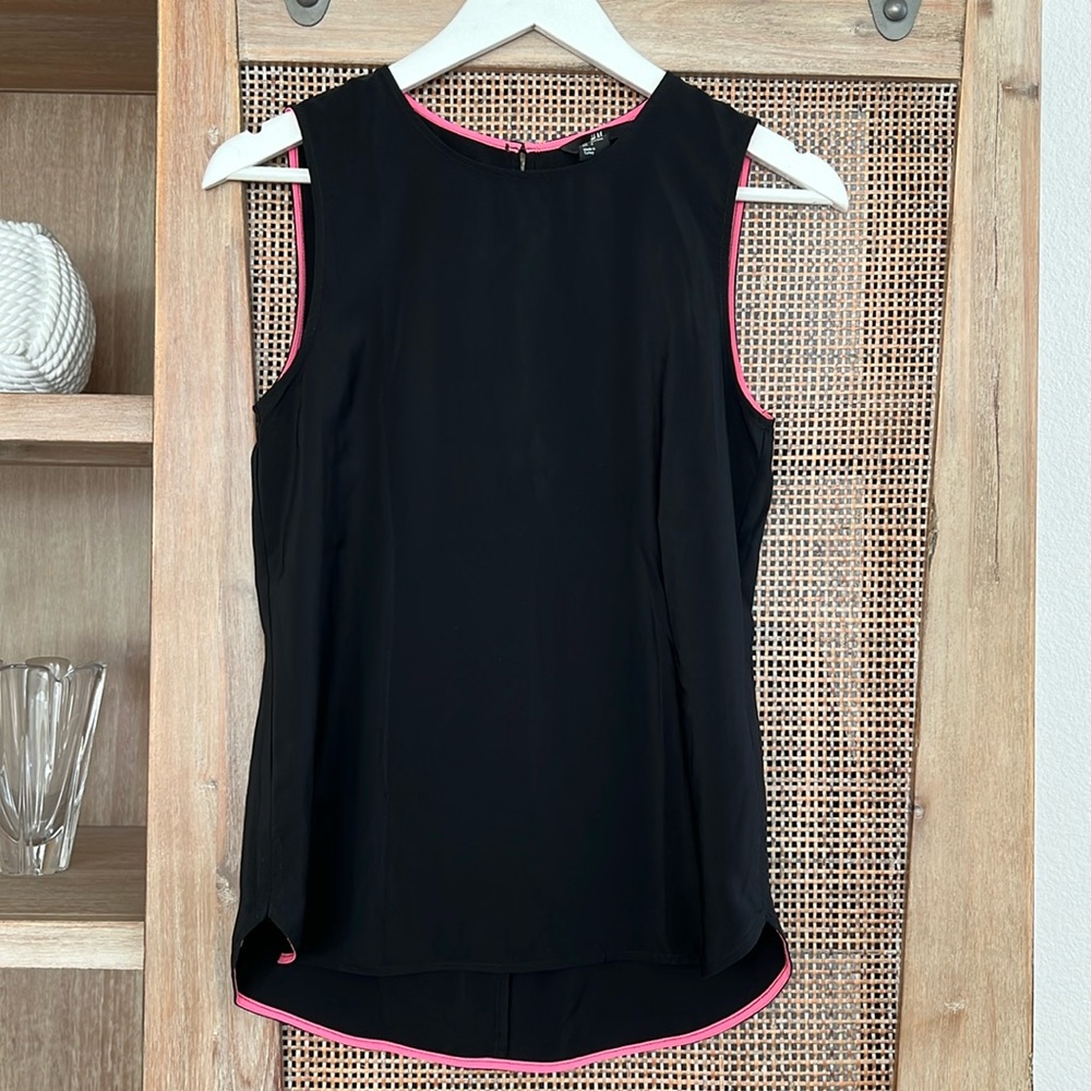 💚BUY 3 for $15💚 💚H&M sleeveless black top size US 6